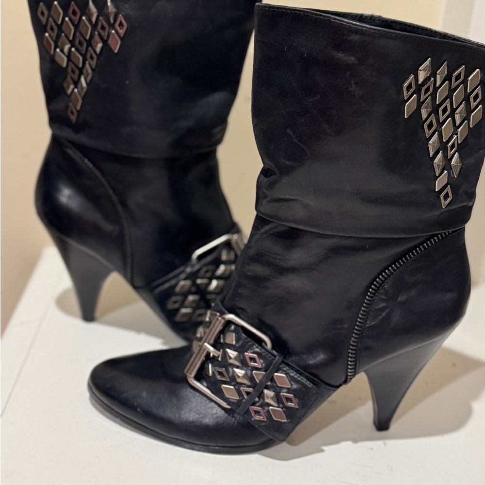 Nine West Stylish Black Heeled Ankle
Boots with Silver Accent Buckle Sz 8.5